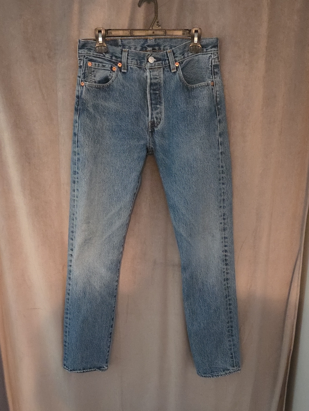 Levi's Size 30 Men's Slim Straight Jeans in Medium Blue Wash